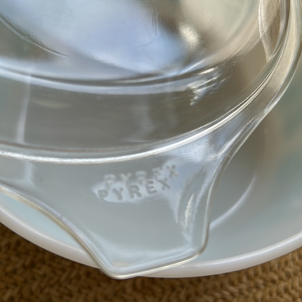 Vintage Pyrex Turquoise Amish Butterprint 1 Quart Ovenware Mixing Bowl with Lid - Picture 16 of 16